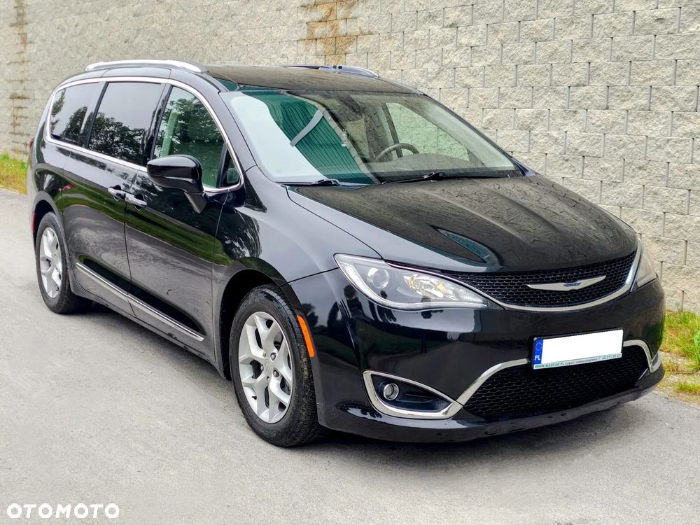 Chrysler Pacifica - 1