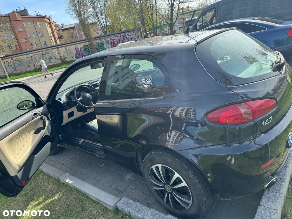 Alfa Romeo 147 1.6 Twin Spark Impression - 1