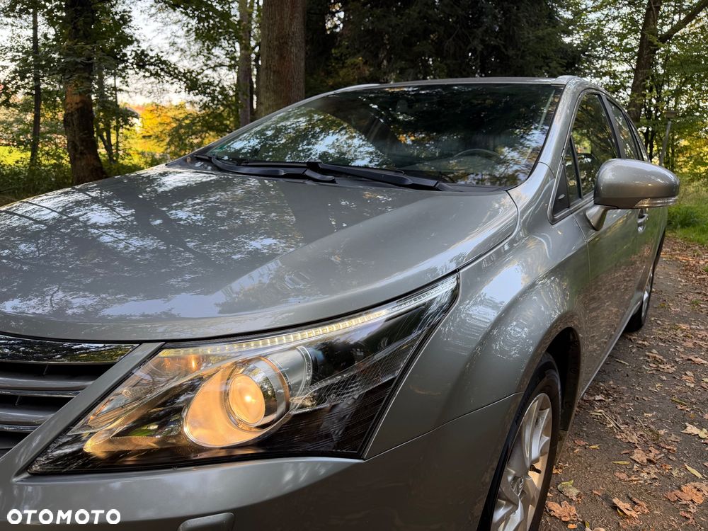 Toyota Avensis Touring Sports 1.8 Comfort - 18