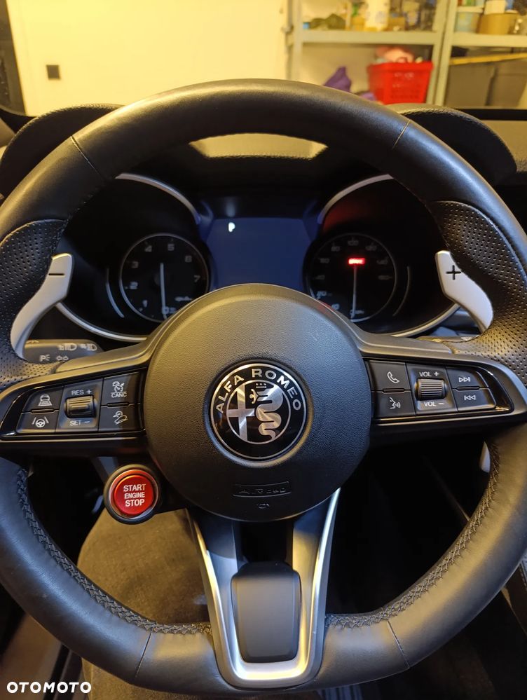 Alfa Romeo Stelvio 2.0 Turbo 16V AT8-Q4 Ti - 22