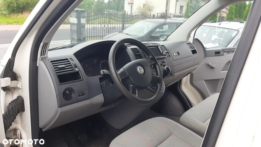 Volkswagen Caravelle - 7