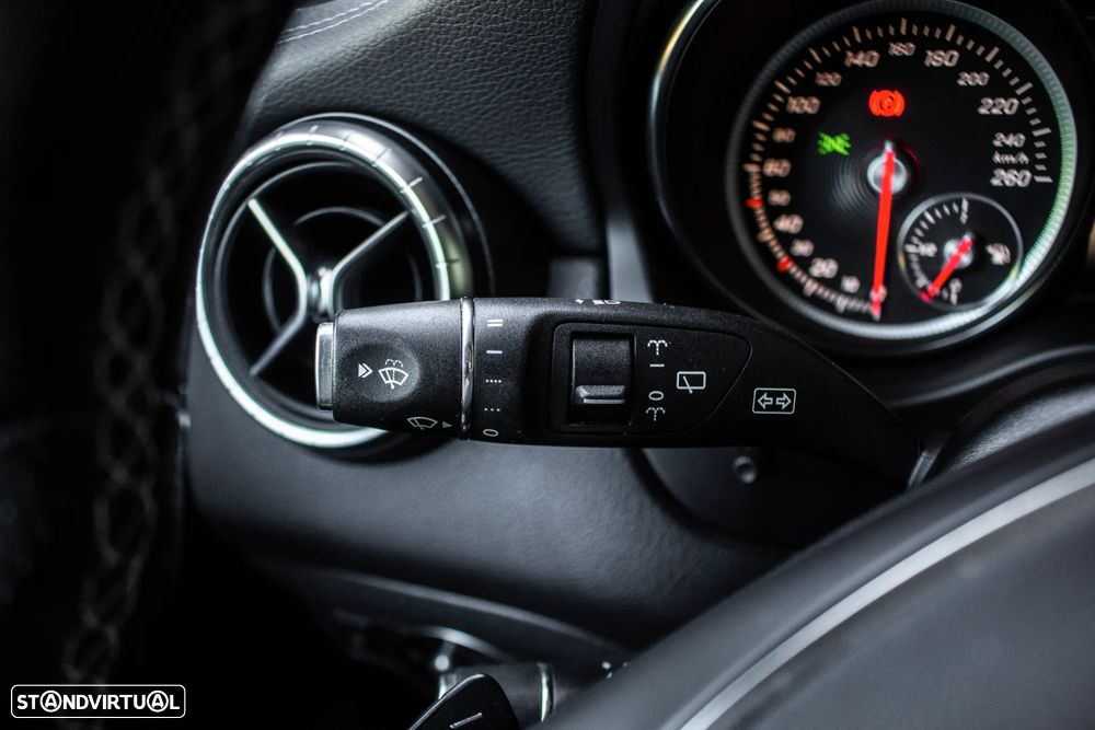Mercedes-Benz CLA 200 d 4Matic 7G-DCT - 10