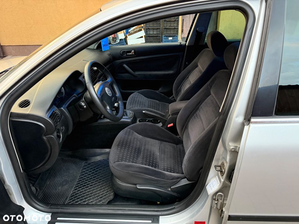 Volkswagen Passat 1.9 TDI Comfortline - 12