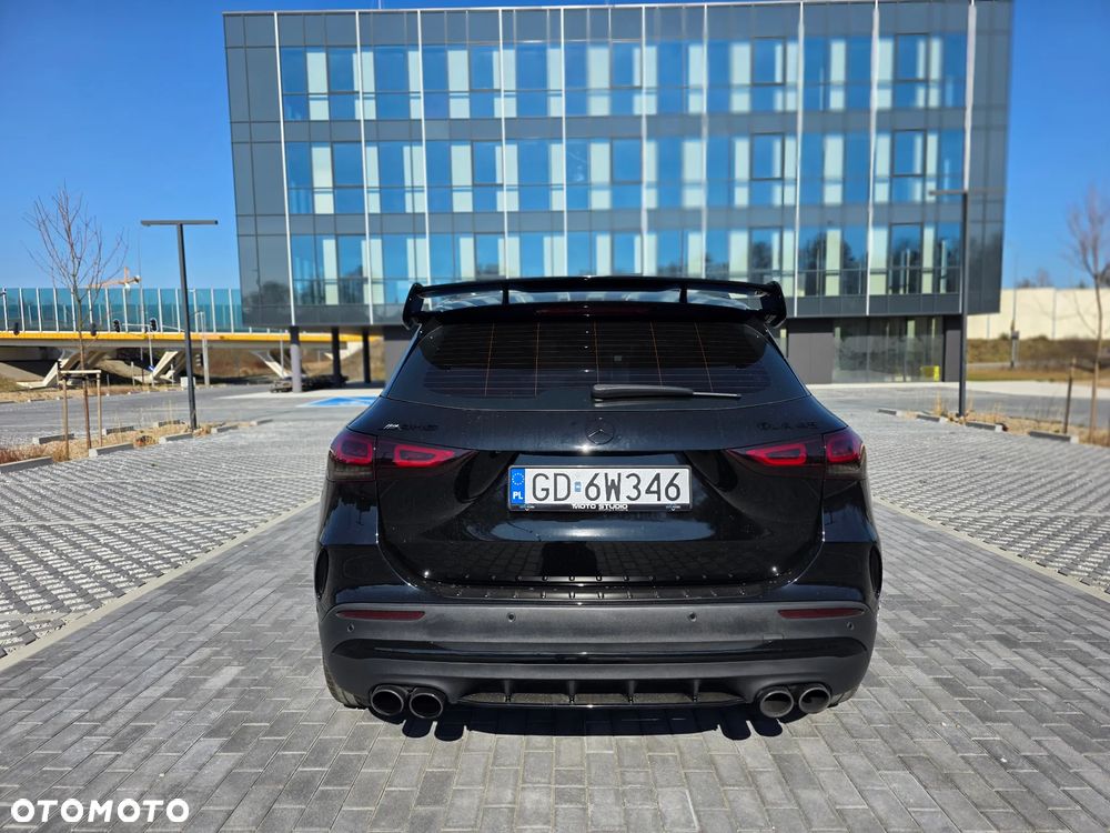 Mercedes-Benz GLA - 2