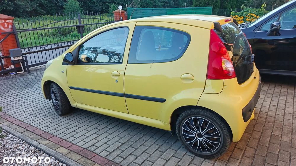 Peugeot 107 2006 photo 2