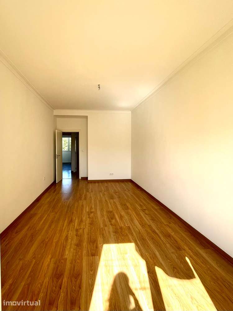 T2 Remodelado com Elevador e Excelente Exposição Solar | Setúbal - Grande imagem: 5/15