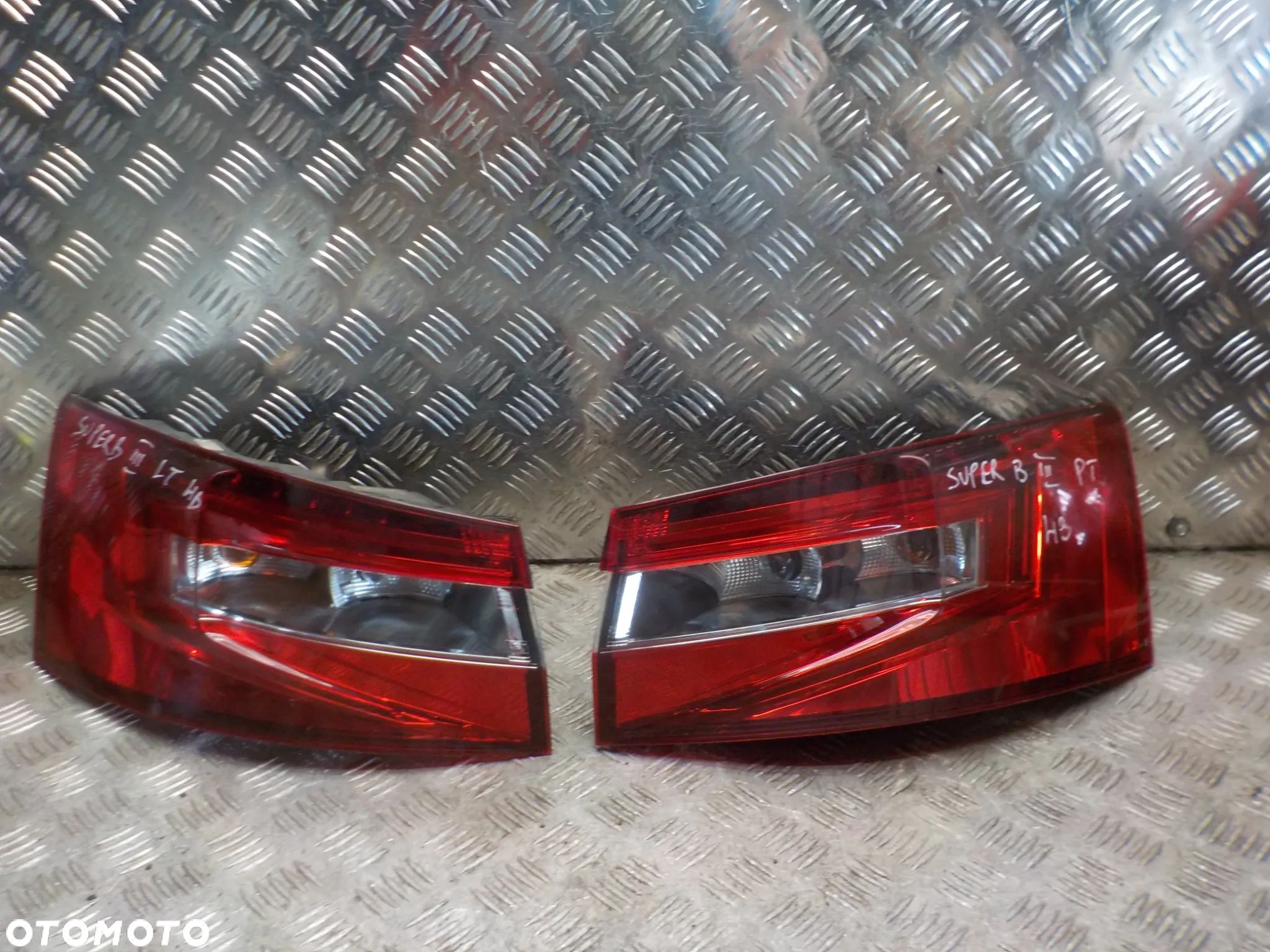 SKODA SUPERB III LAMPA LEWA LUB PRAWA TYŁ - 1