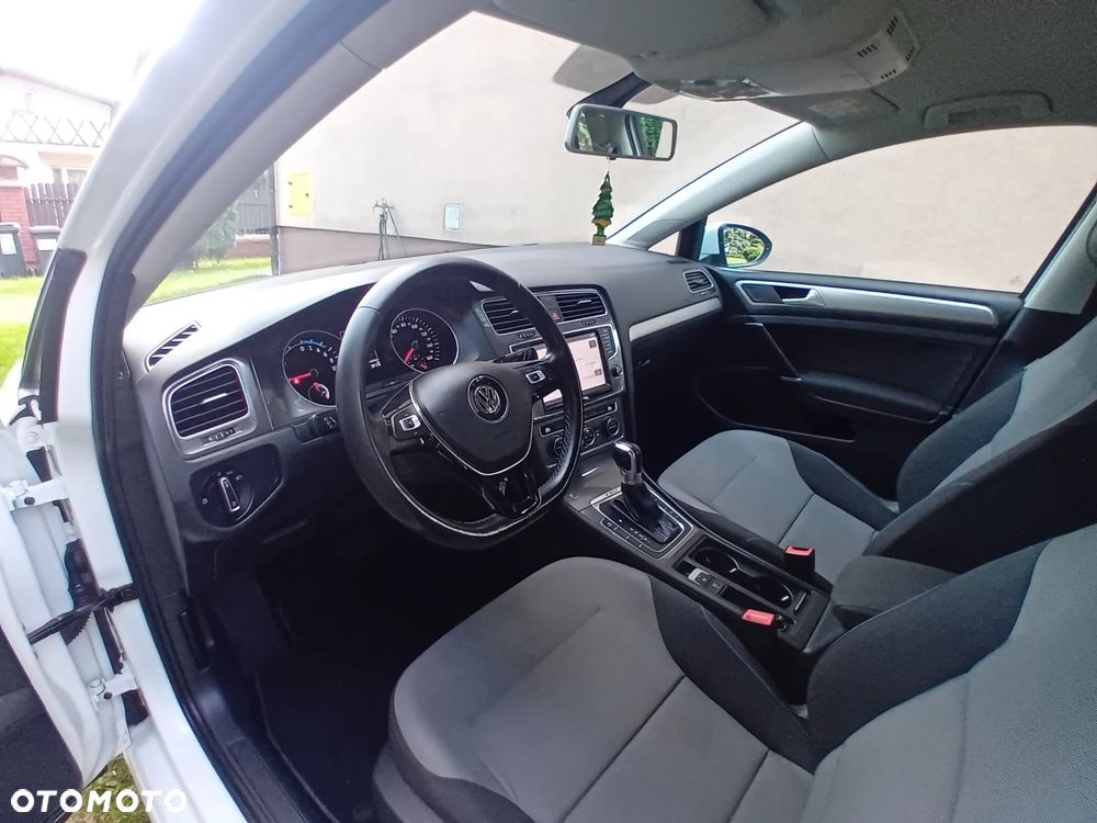Volkswagen Golf - 6