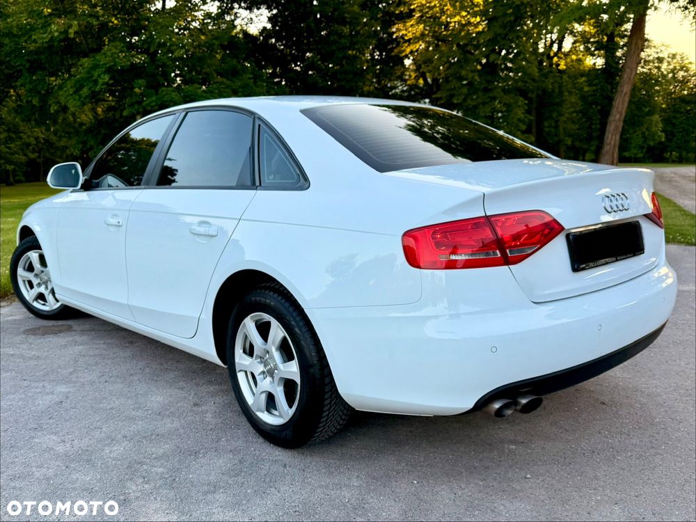 Audi A4 Limousine - 4