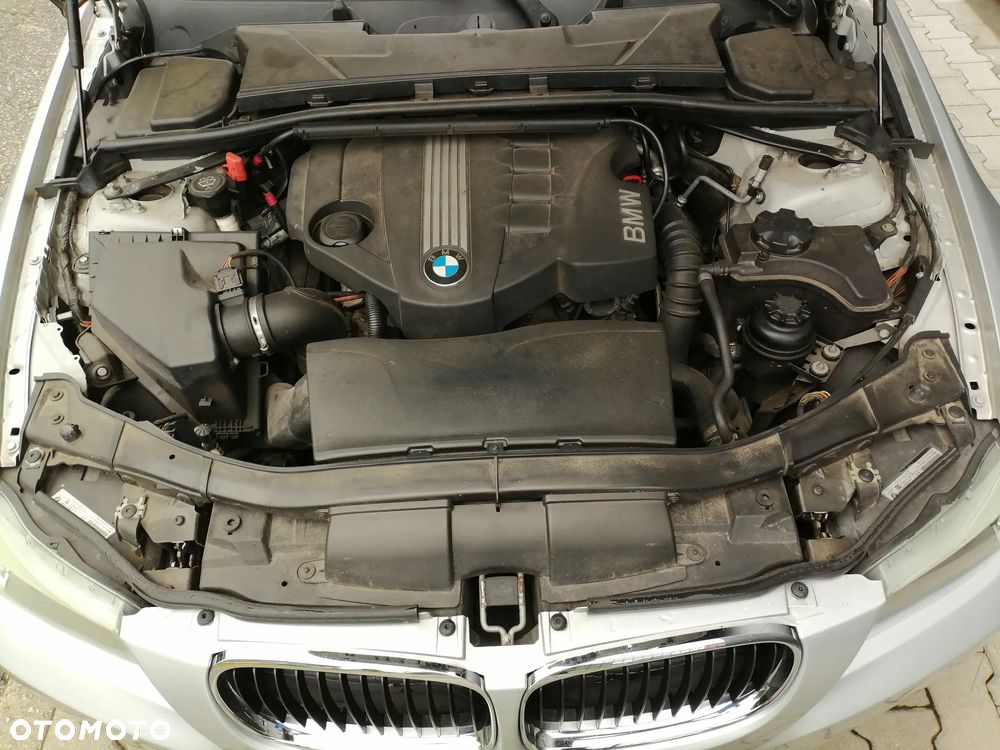 BMW Seria 3 318d Touring - 14