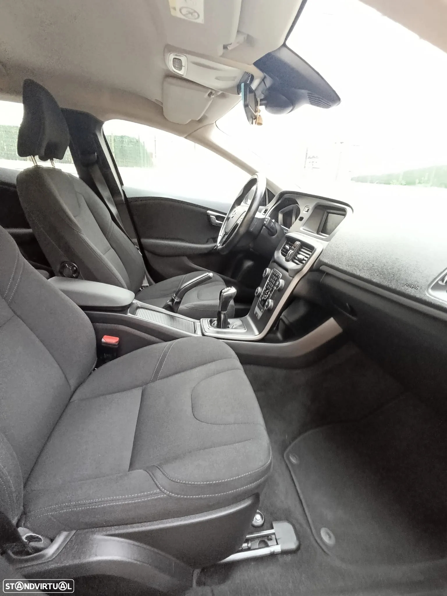 Volvo V40 2.0 D3 Momentum - 21
