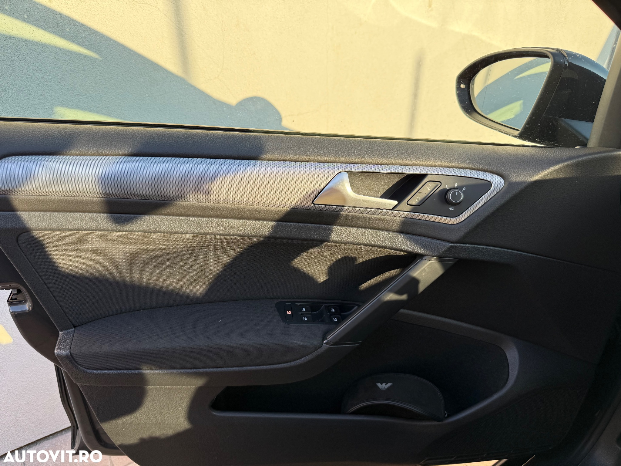 Volkswagen Golf 1.6 TDI Highline - 23