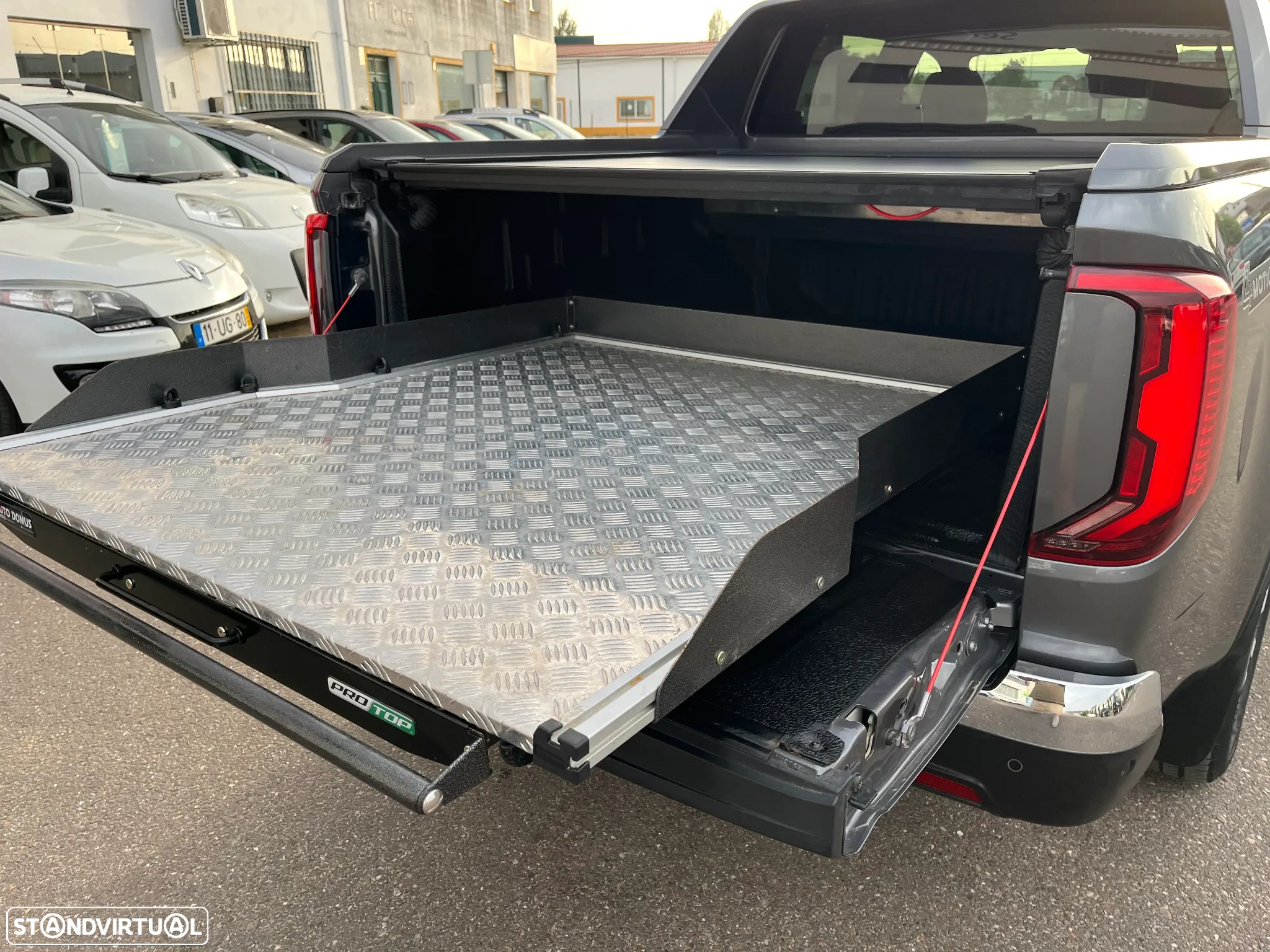 VW Amarok Aventura V6 4Motion IVA Ded. - 16