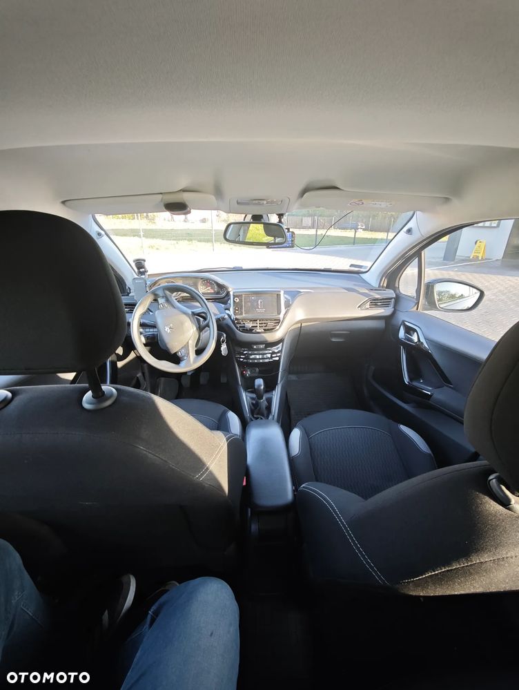 Peugeot 208 - 10