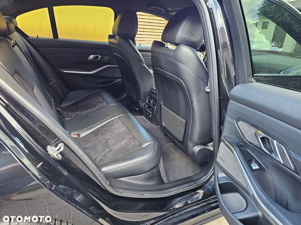 BMW Seria 3 330e M Sport - 15