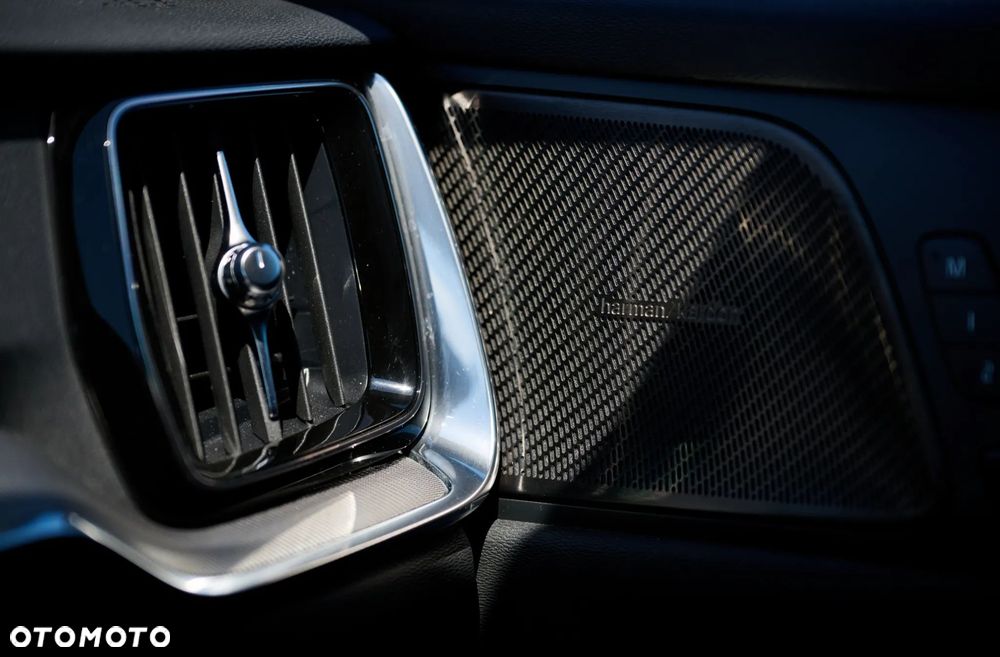 Volvo V60 B4 B Plus Dark - 20