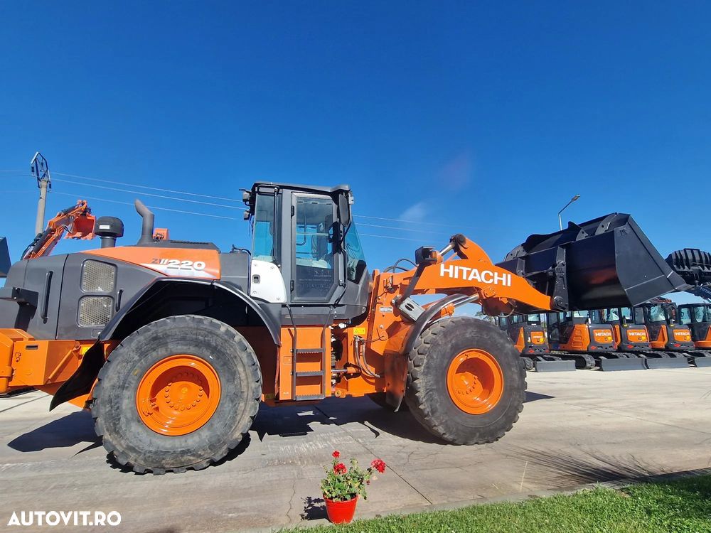 Hitachi ZW220, CUPA 3,5mc, 2018, 24.,392km, 5.880h, consum mediu 8l/h, Gresare automata, Anv MICHELIN 60% OK, ridica 15t, motor 201CP stage IV, basculare cupa la 4,2m, CUPLA RAPIDA, Posibilitate leasing 3 ani, PROMOTIE 86900 EUR+Tva - 24