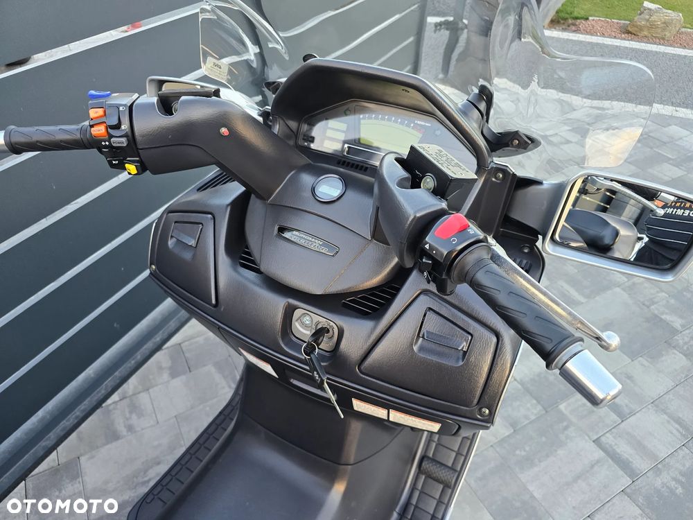 Suzuki Burgman - 7