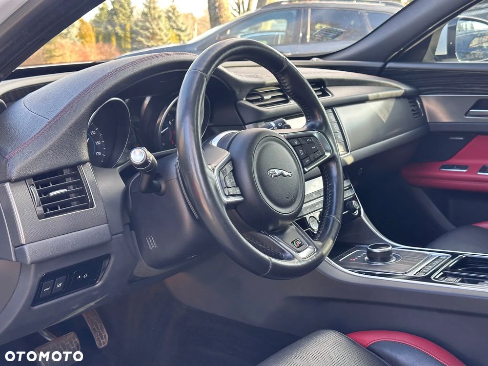 Jaguar XF S - 17