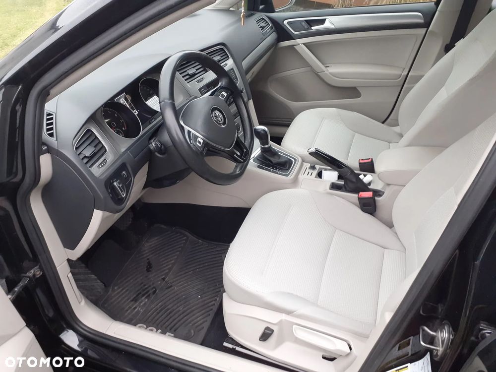 Volkswagen Golf - 10