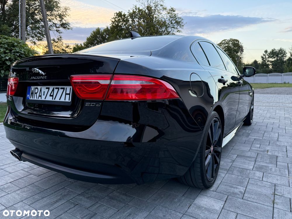 Jaguar XE 2.0 D AWD R-Sport - 15