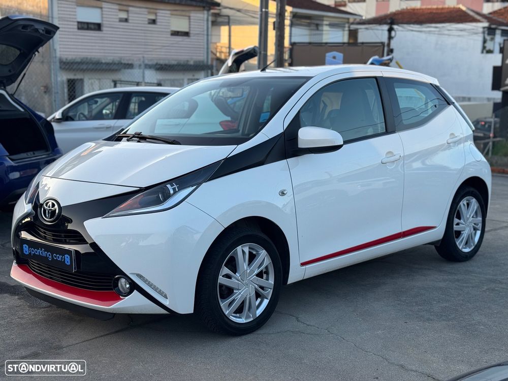 Toyota Aygo 1.0 X-Play Plus+X-Touch - 1