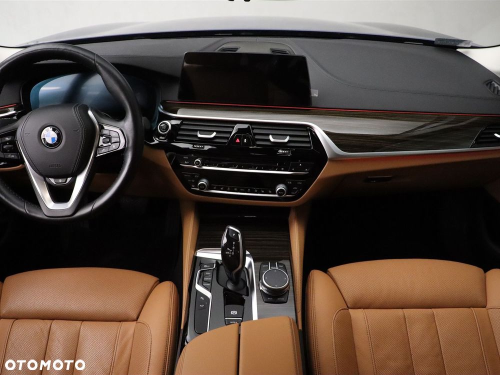 BMW Seria 5 520d xDrive Luxury Line sport - 4