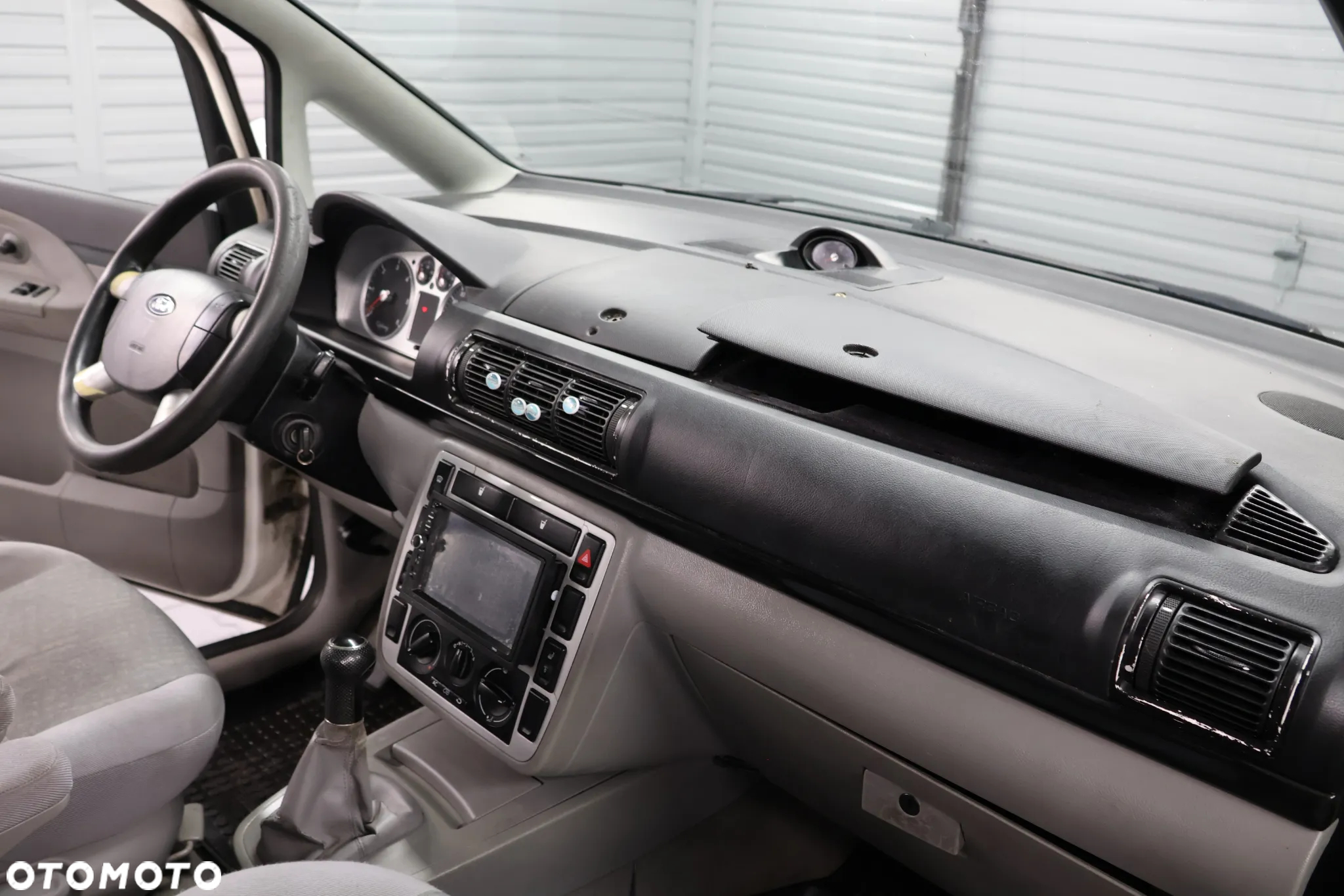 Ford Galaxy 1.9 TDI Ambiente - 10