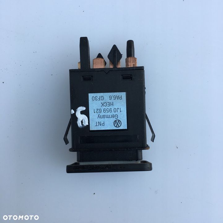 WŁĄCZNIK PODGRZEWANIA SZYBY GOLF BORA 1J0959621 - 2