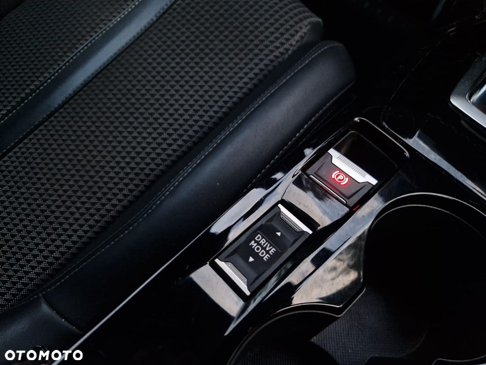 Peugeot 208 - 18