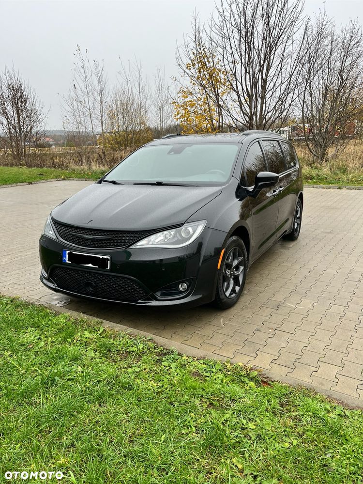 Chrysler Pacifica - 1