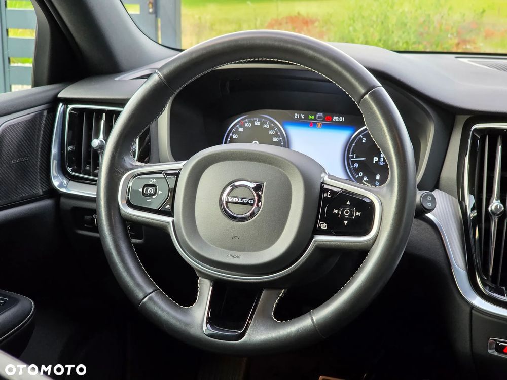 Volvo V60 D4 R-Design - 25
