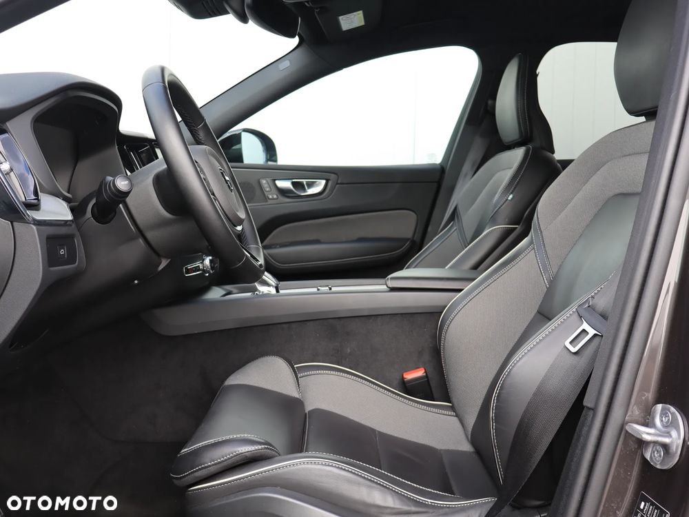 Volvo XC 60 B5 B AWD Plus Dark - 15
