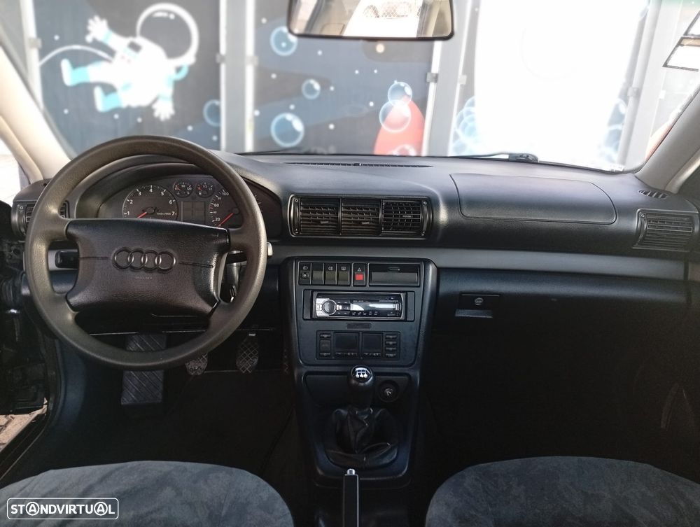 Audi A4 1.6 Confort - 3