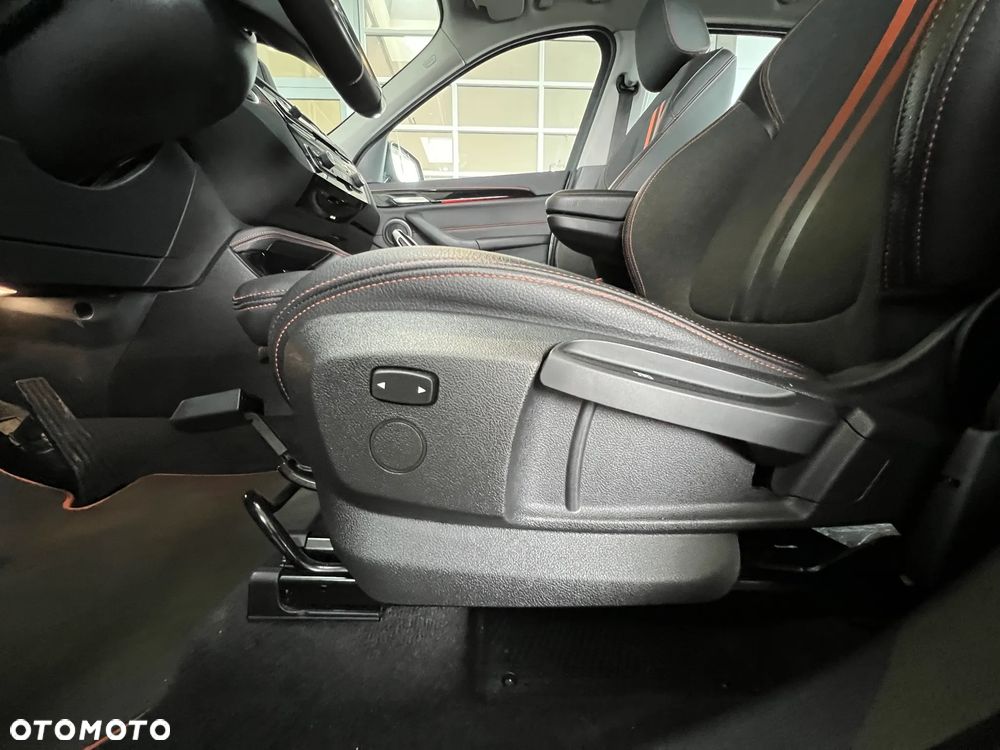 BMW X1 sDrive18d Sport Line - 11