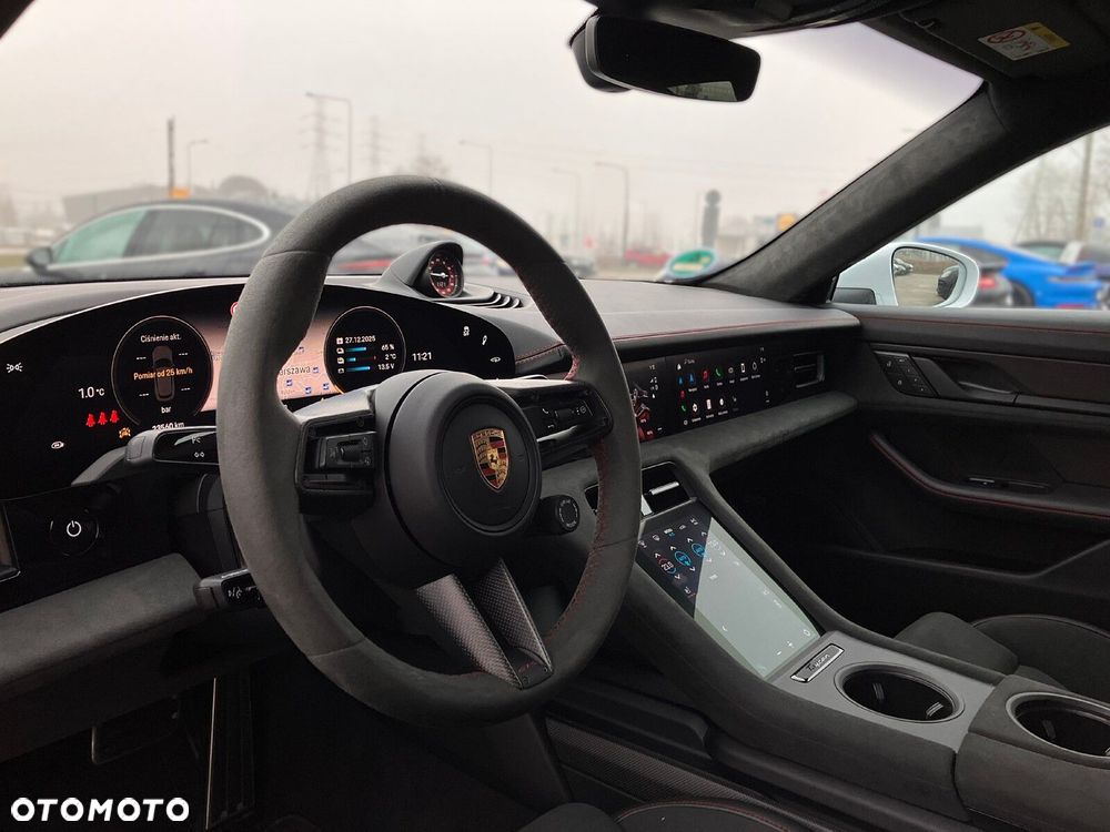 Porsche Taycan - 21