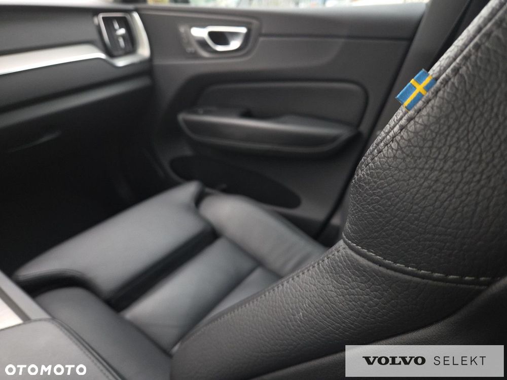 Volvo XC 60 B5 B AWD Plus Dark - 27