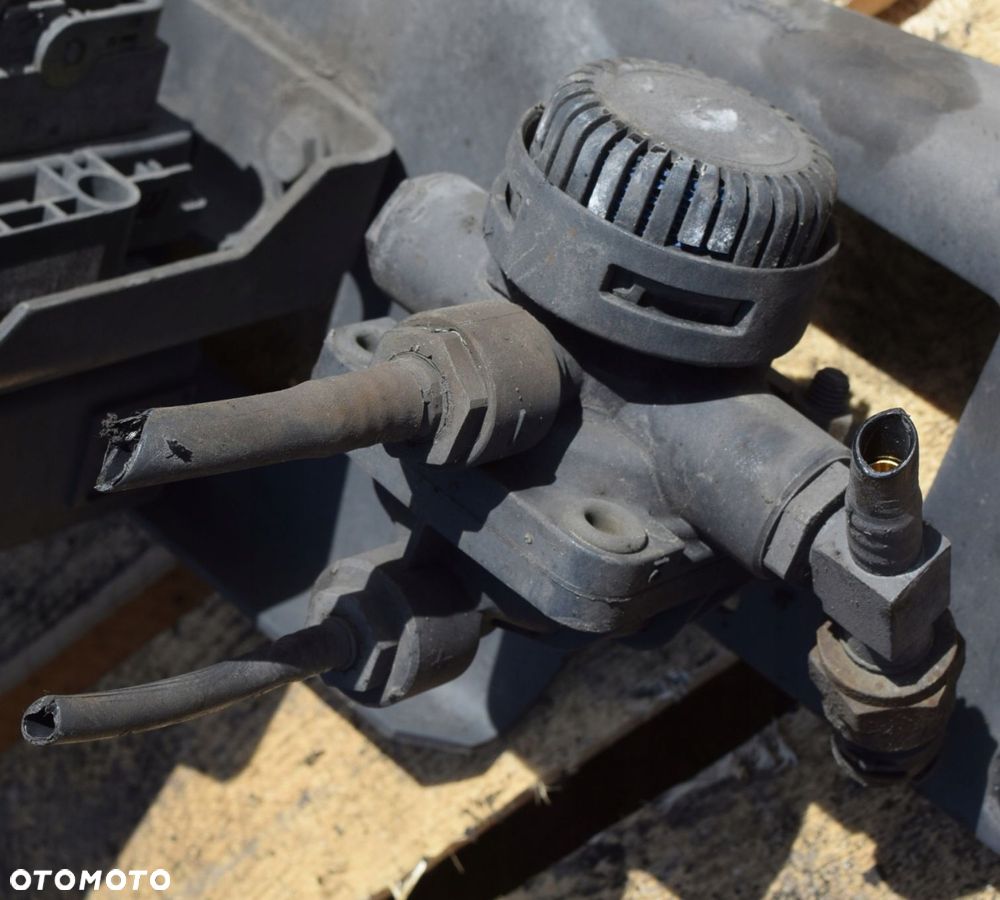 MERCEDES ACTROS MP4 ZAWÓR HAMULCA RĘCZNEGO 2016 - 1