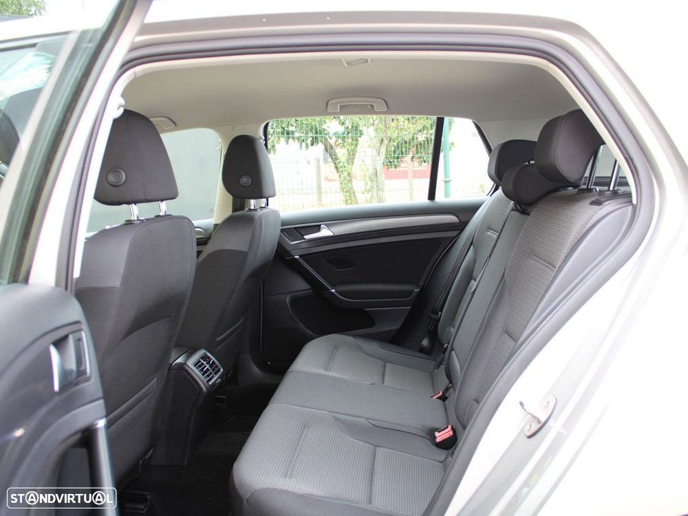 VW Golf 1.6 TDI Confortline - 48