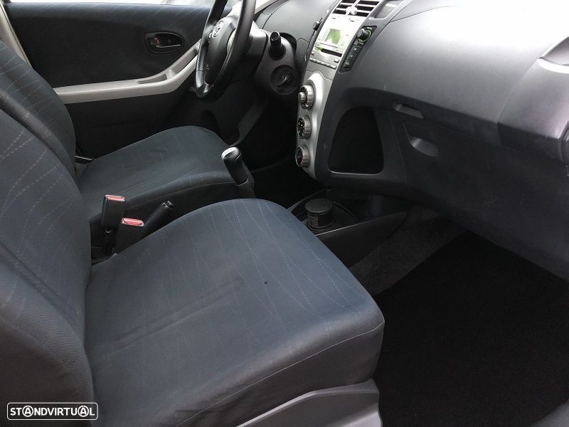 Toyota Yaris 1.0 VVT-i AC Manual - 17