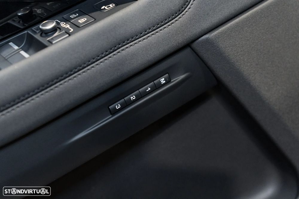 Land Rover Range Rover Evoque P300e S - 19