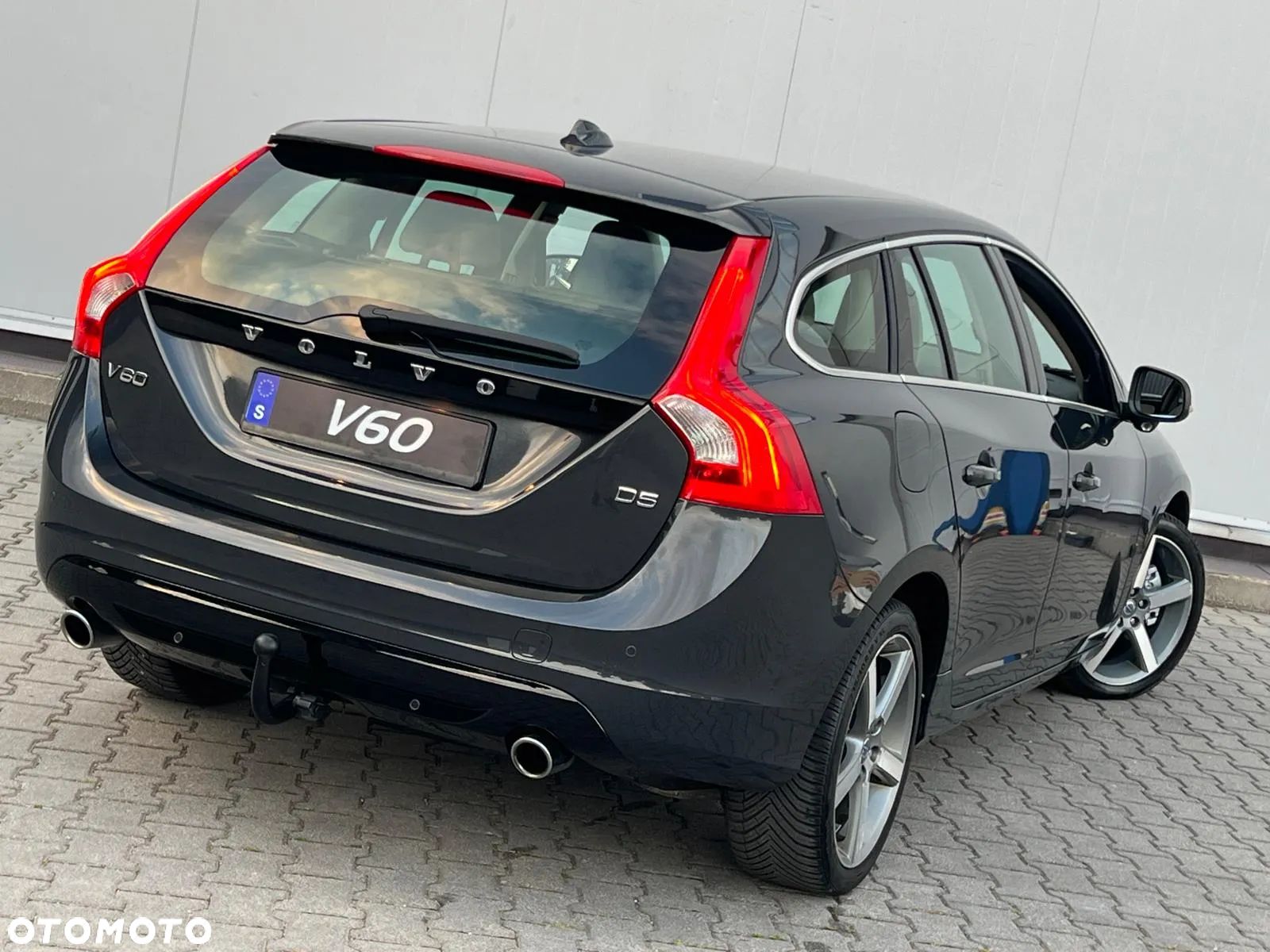 Volvo V60 D5 Summum - 1