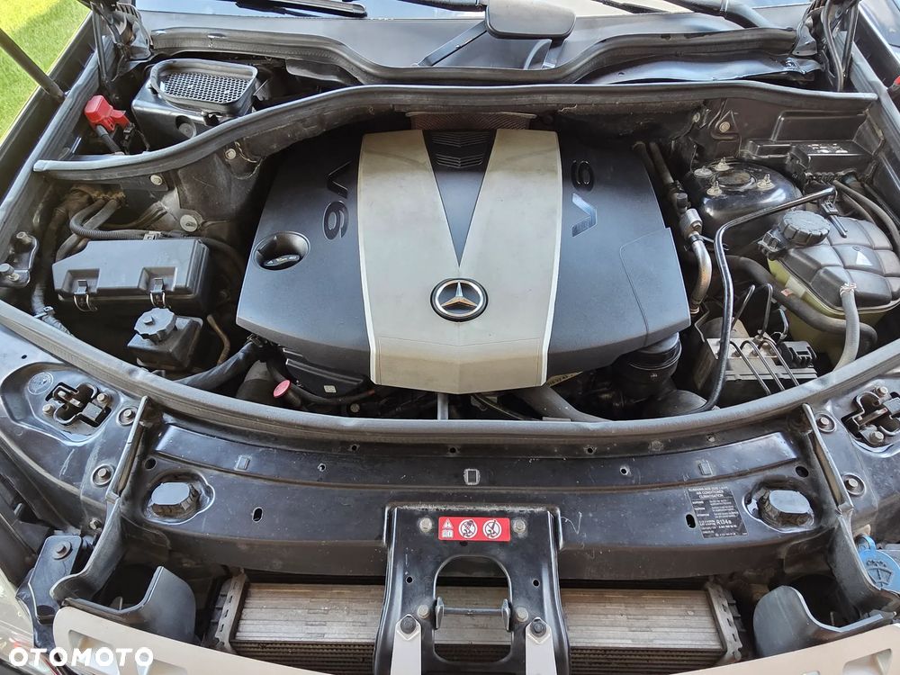 Mercedes-Benz ML 300 CDI 4Matic 7G-TRONIC DPF BlueEFFICIENCY Grand Edition - 24