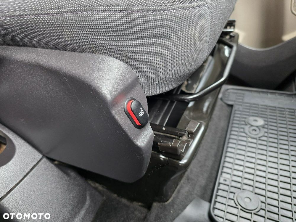 Ford Tourneo Custom - 40