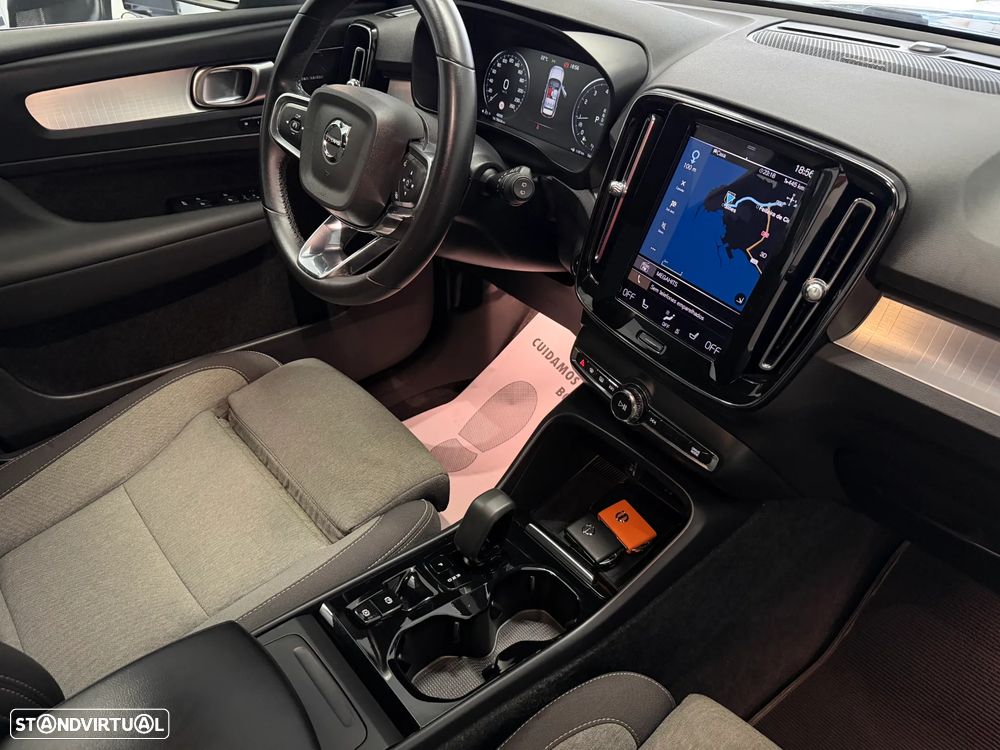 Volvo XC 40 1.5 T2 Plus Dark Auto - 24
