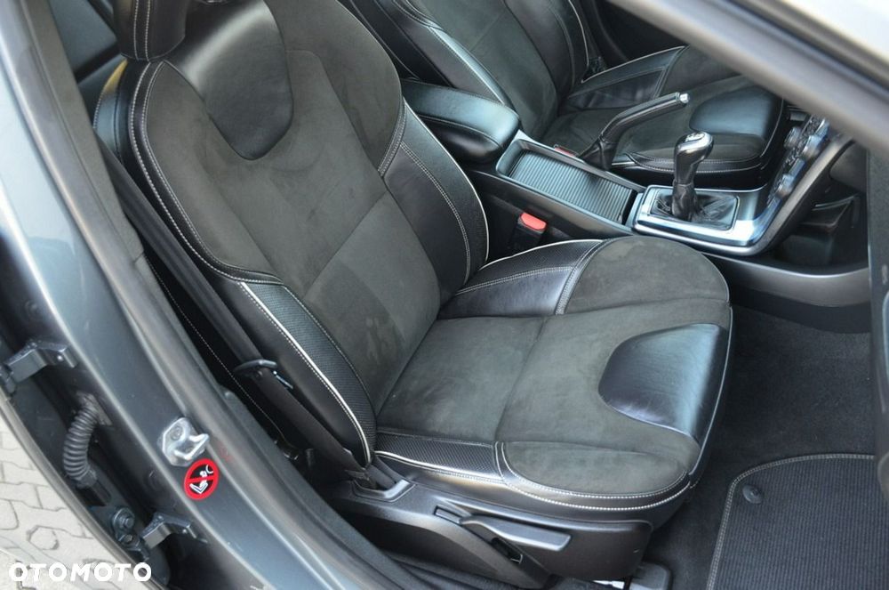Volvo V40 - 25