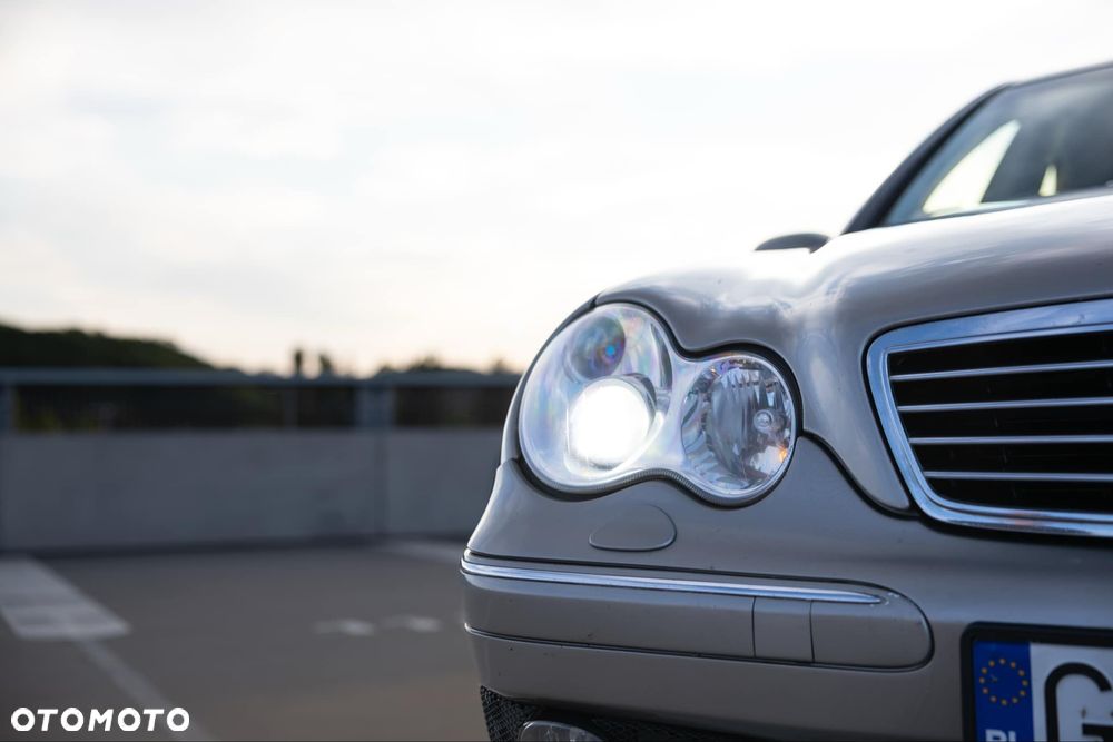 Mercedes-Benz Klasa C 320 4Matic Classic - 6