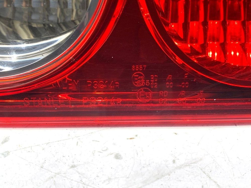LAMPA TYŁ PRAWA WEWNĘTRZNA  HONDA ACCORD VII (CL, CN) 2003 - 2012 2.2 i-CTDi (CN1) 103 kW [140 KM] - 5