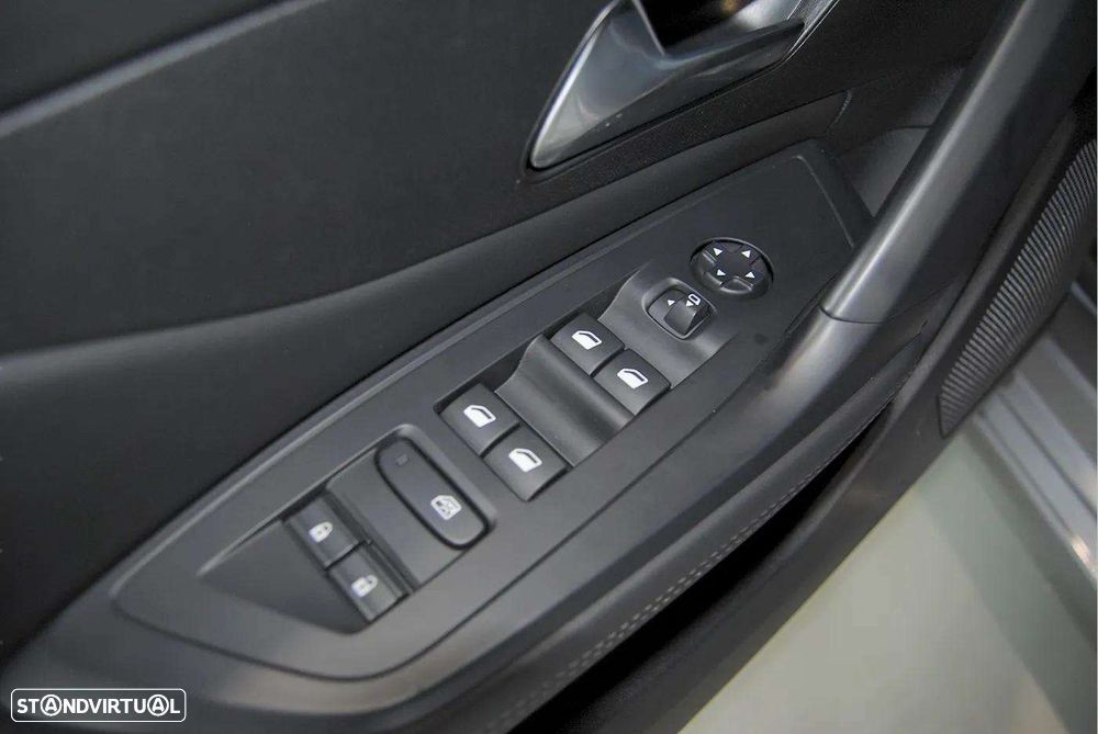 Peugeot 308 1.2 PureTech Allure - 19