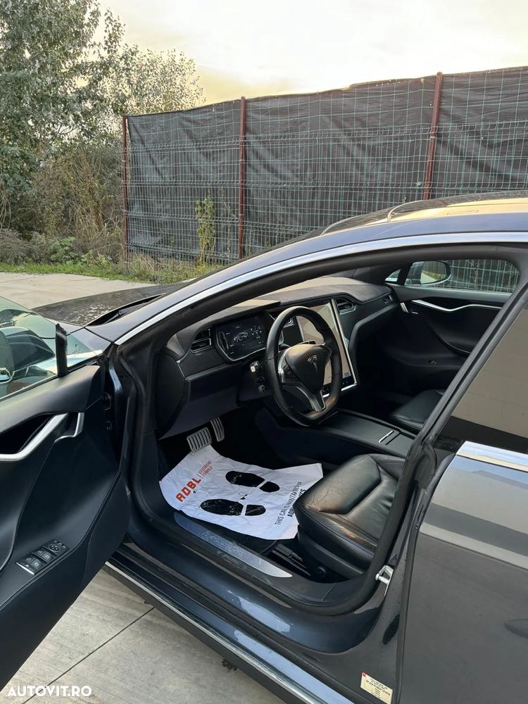 Tesla Model S - 7